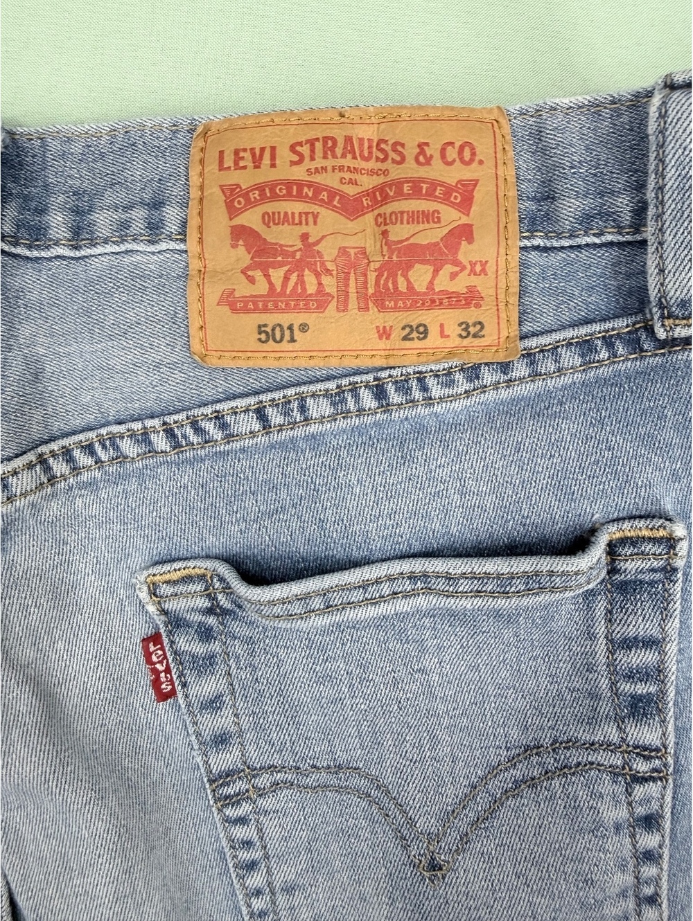 Levi's 501 Original Fit Light Wash Denim Jeans Size W29 L32